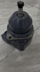 engine cooler hydraulic motor 5801658